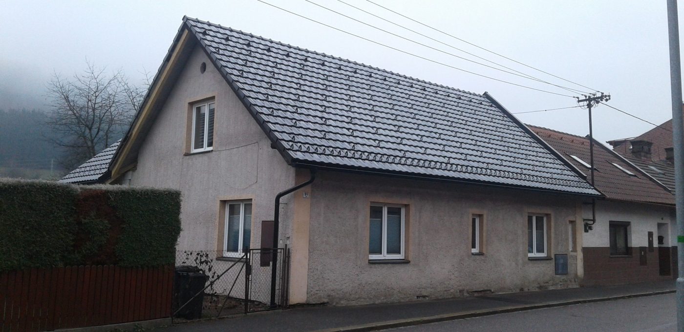 Sněhové doplňky na střechu se musí rozmístit celoplošně
